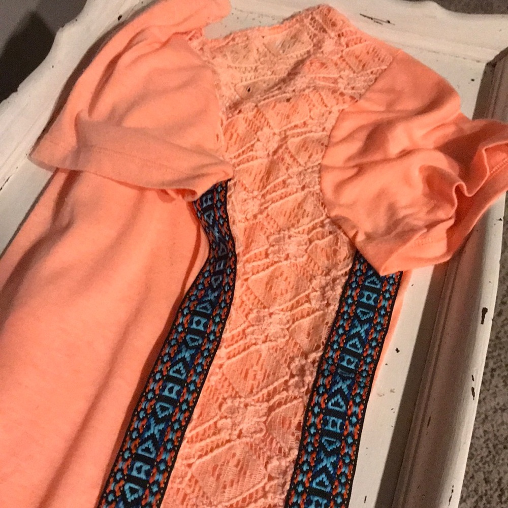 BUCKLE TOP W/ LACE BACK
